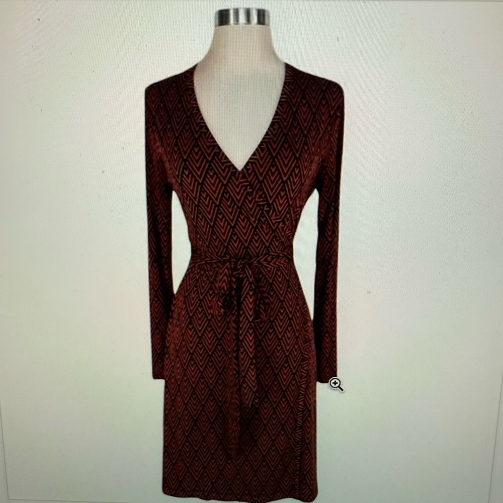 Banana Republic Wrap Dress with Rust and Black Chevron Pattern - size Small